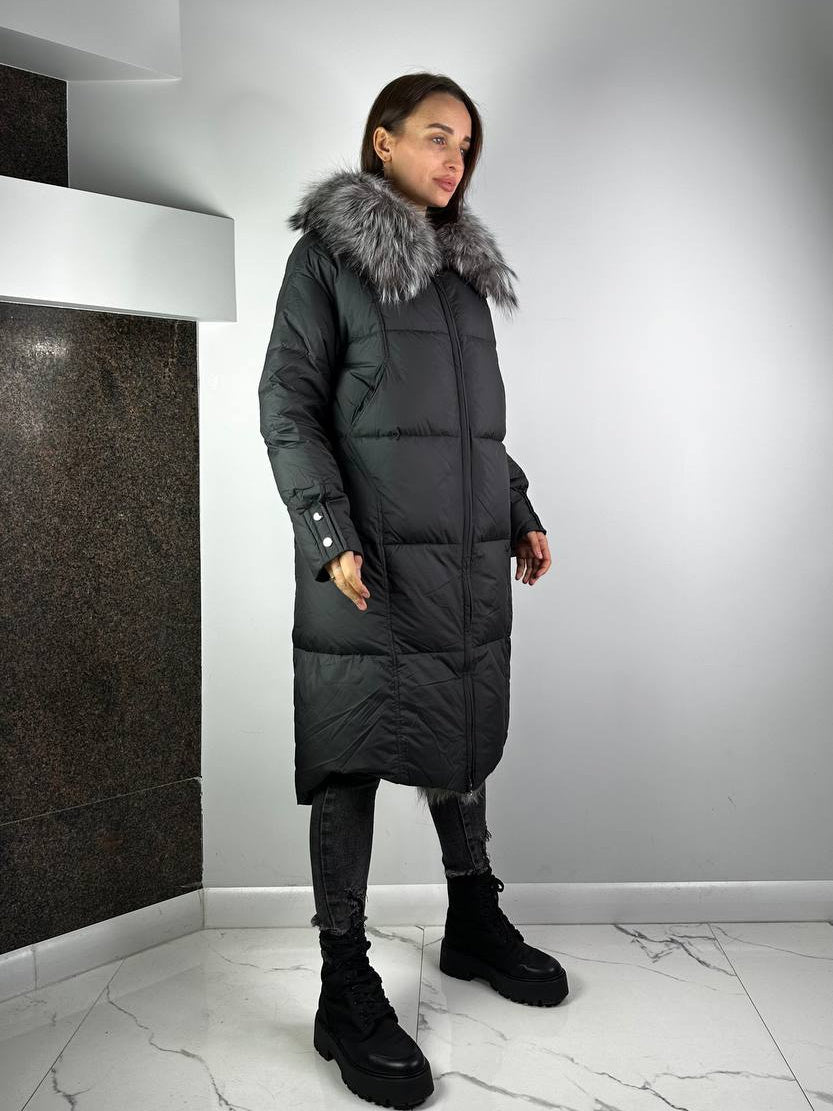 Plumífero Baltic negro con piel de zorro plateado, 105 cm