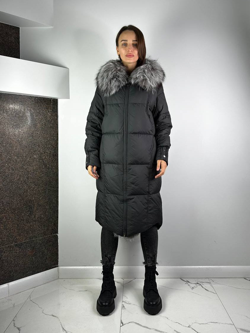 Plumífero Baltic negro con piel de zorro plateado, 105 cm