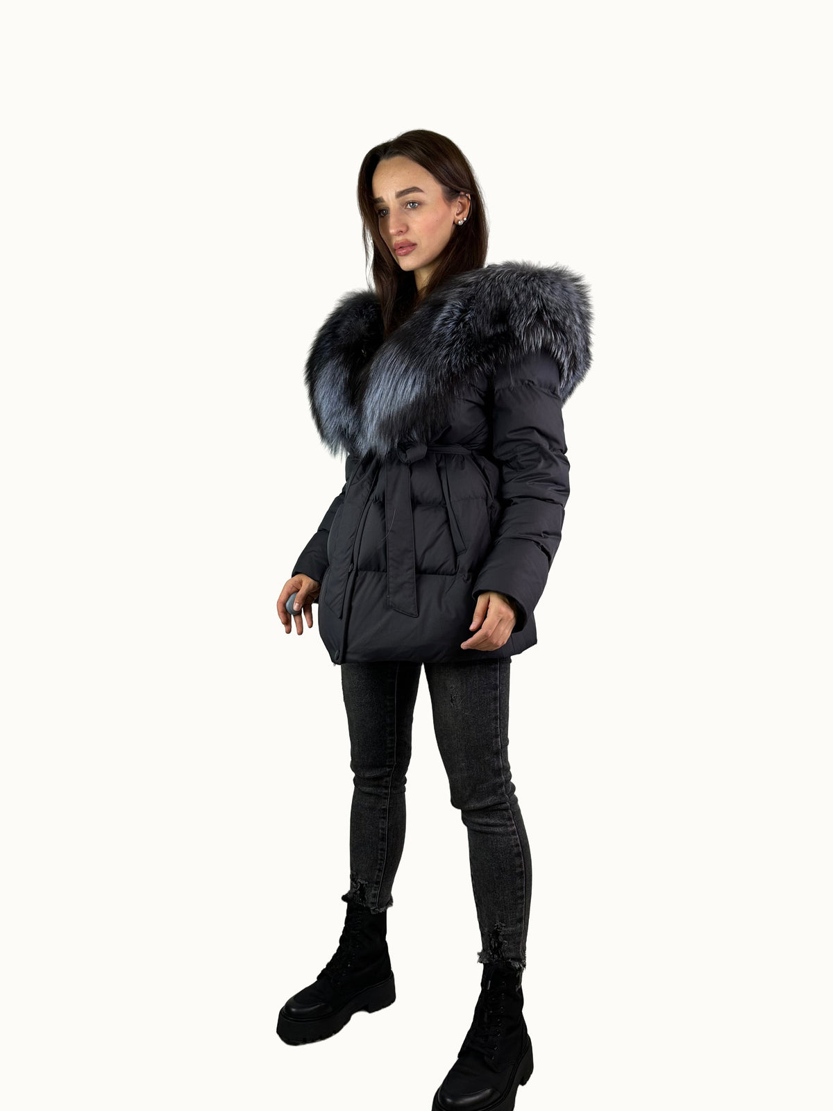 Plumífero Baltic negro con piel de zorro plateado, 75 cm