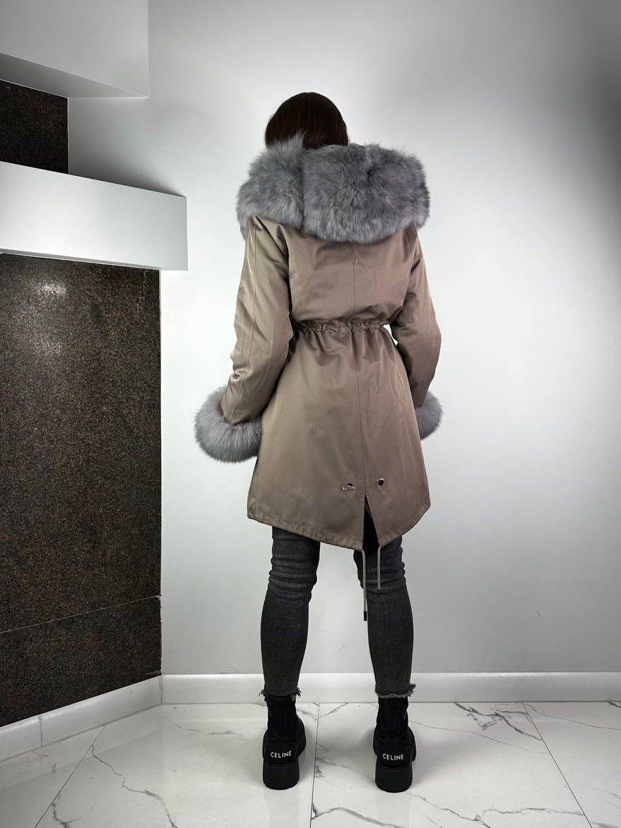 Parka Baltic Classic cappuccino com pelo cinzento, 95 cm