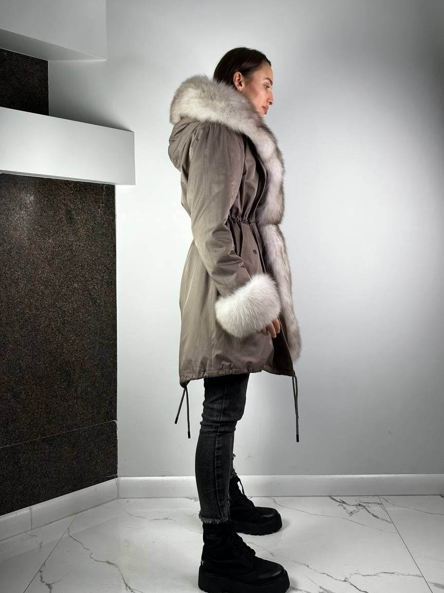 Parka Baltic Classic w kolorze cappuccino z beżowym futrem, 95 cm