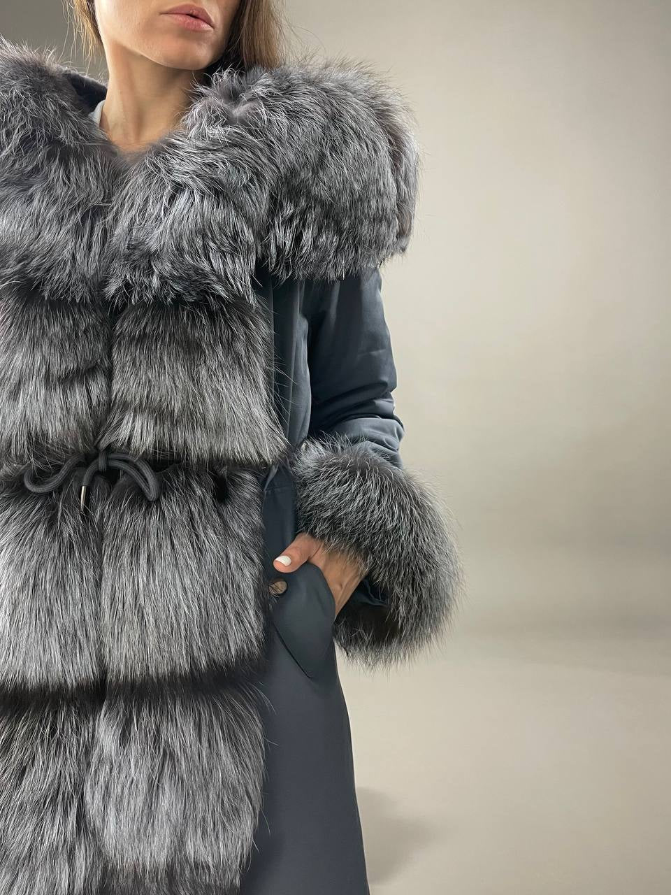 Parka Baltic Classic błękitna z futrem srebrnego lisa, 105 cm