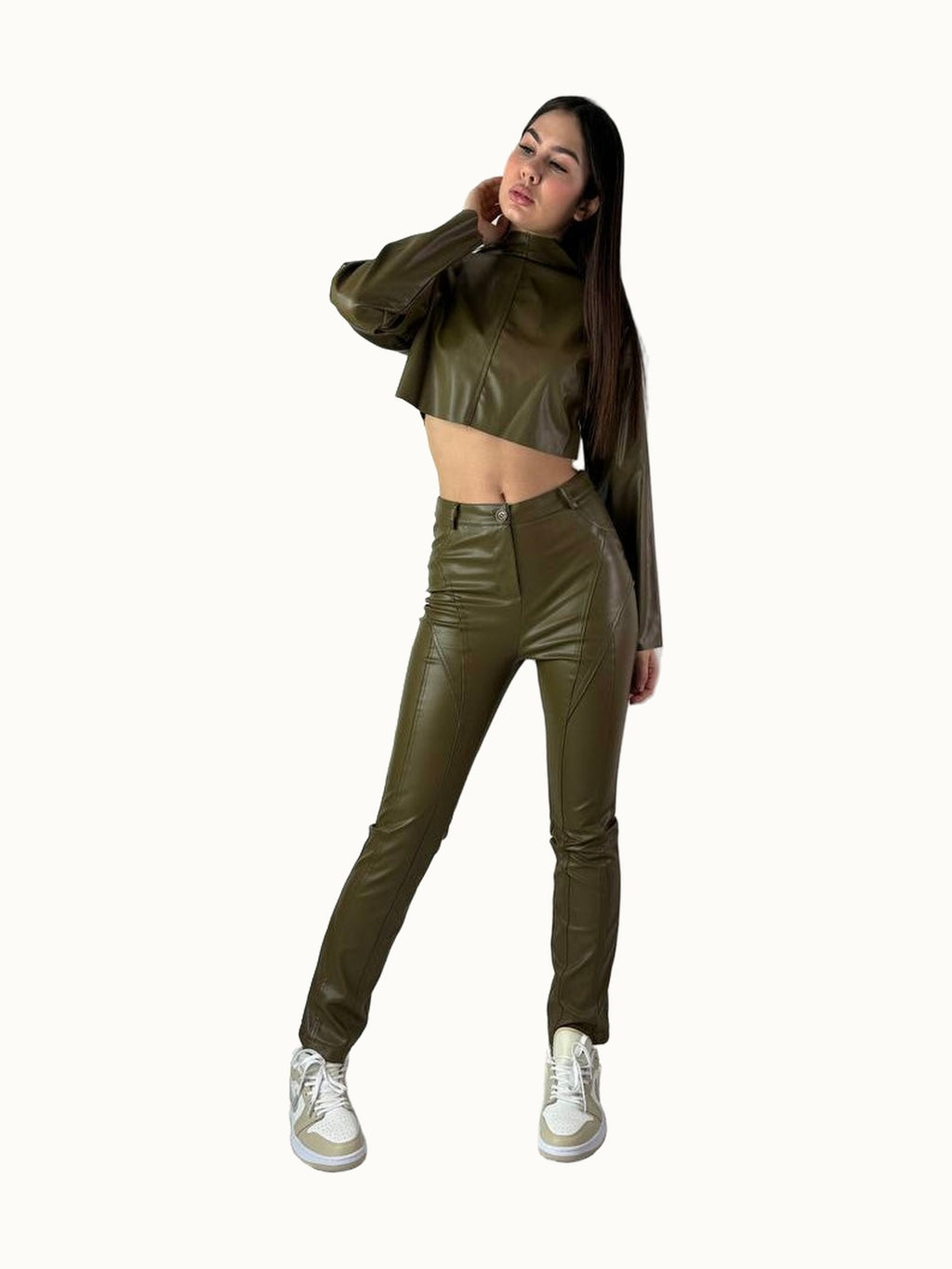 Traje de piel sintética verde