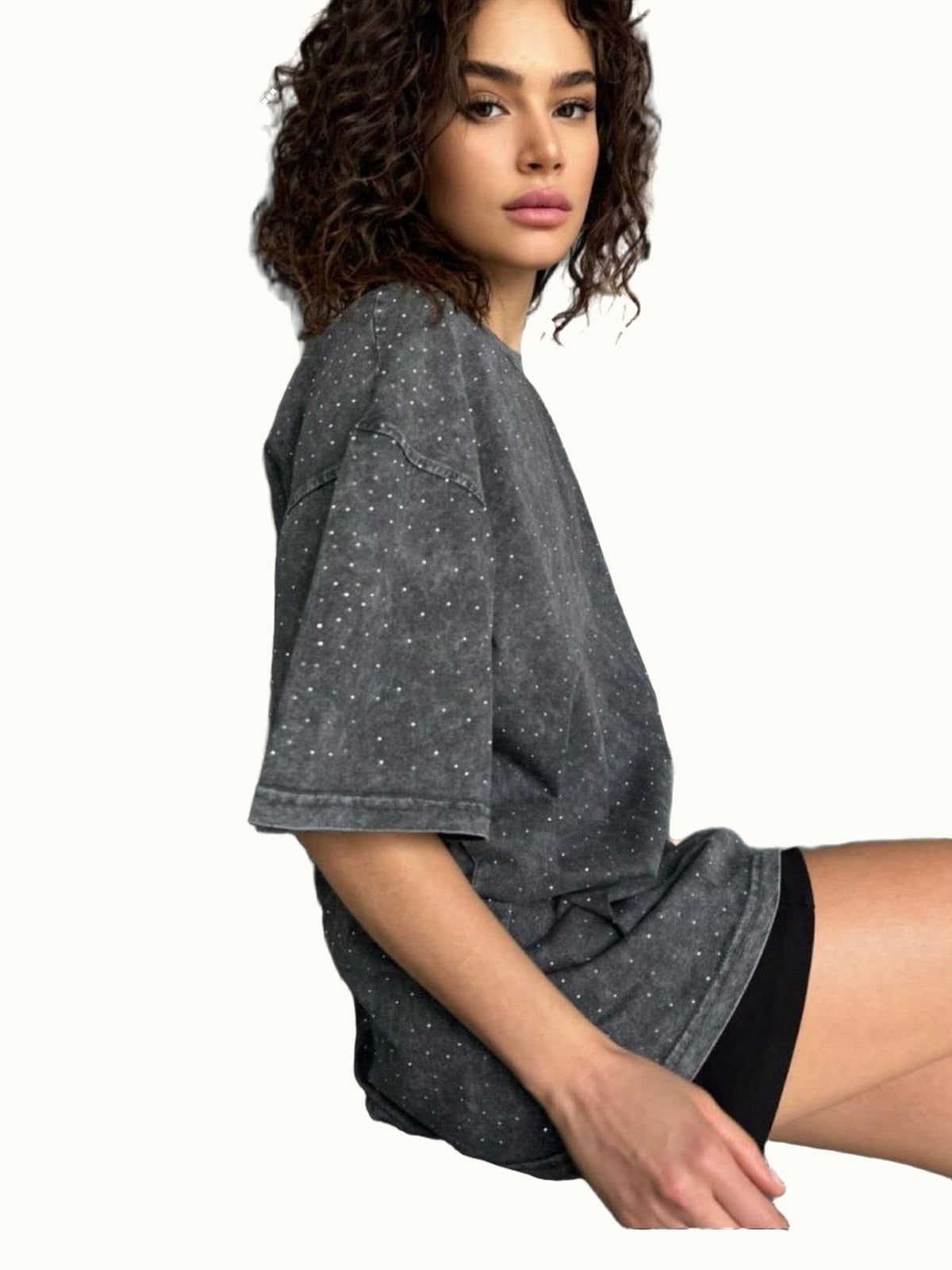 T-shirt grigia con dettagli