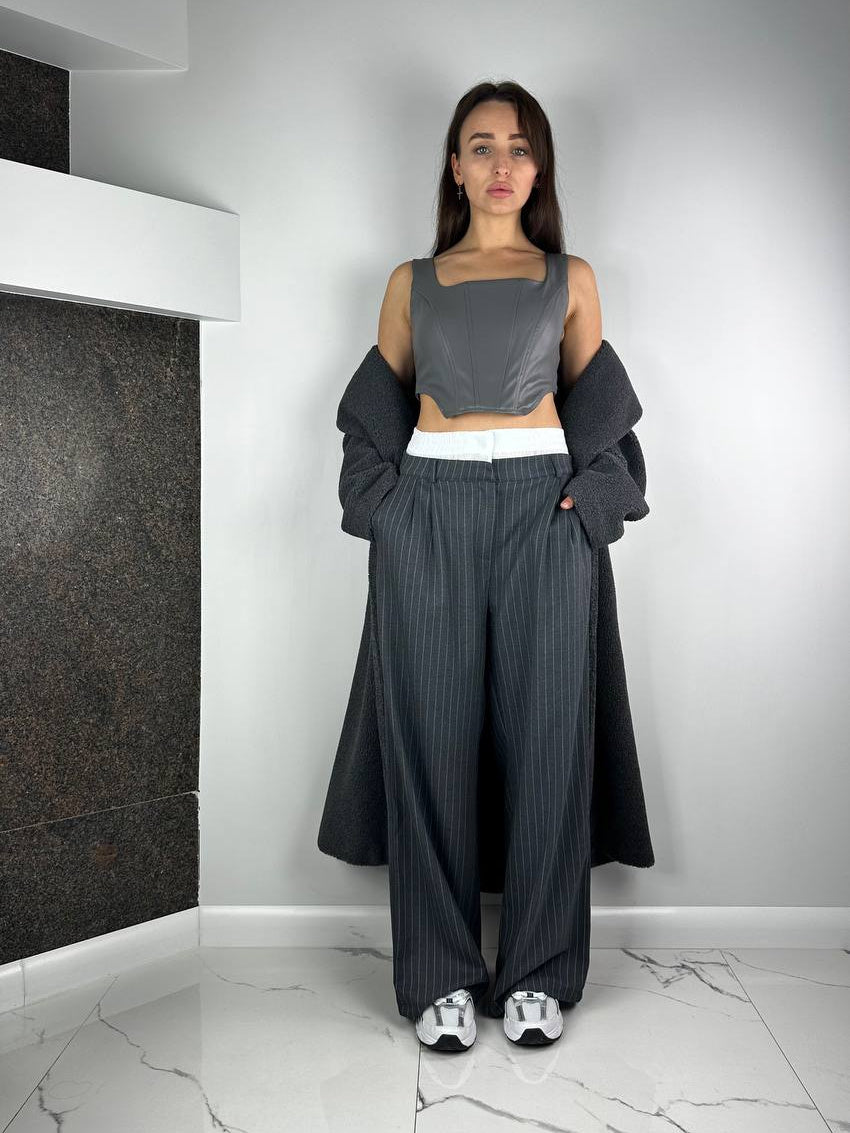 Pantalon palazzo gris à empiècements blancs