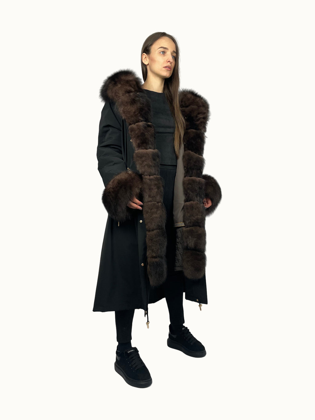 Parka LUX negra con piel marrón, 103 cm, puños de piel
