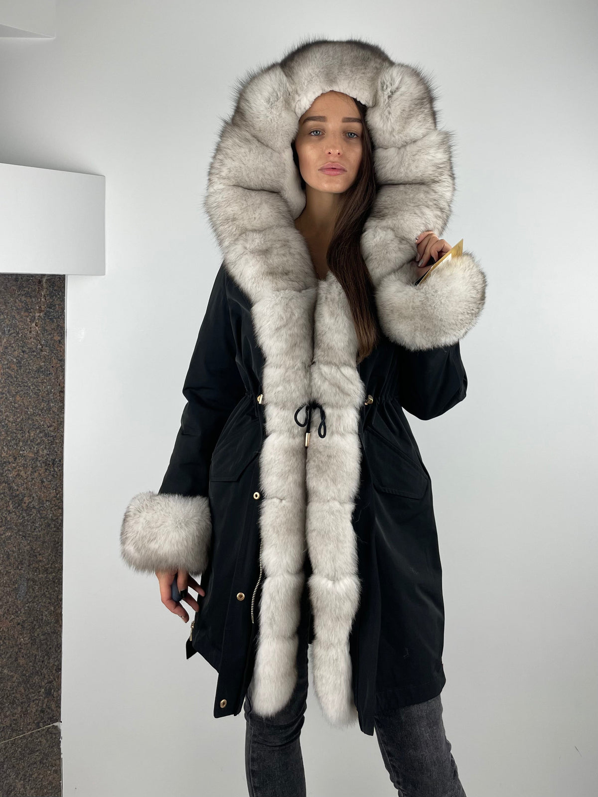 Parka LUX preta com pelo branco, 95 cm