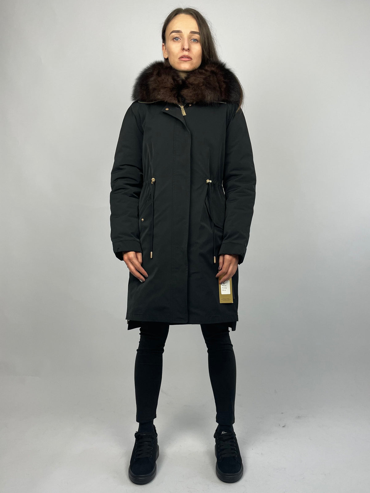 Parka LUX preta com pelo castanho, 95 cm, fechos laterais