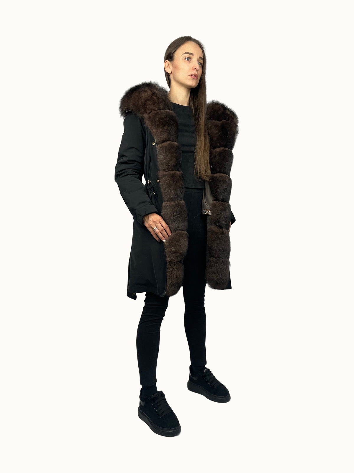Parka LUX noire à fourrure marron, 95 cm, zips latéraux