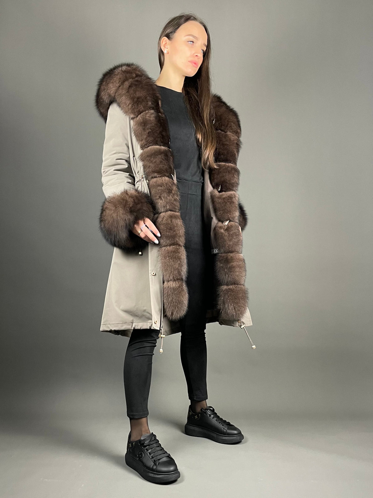 Parka LUX cappuccino com pelo castanho, 103 cm