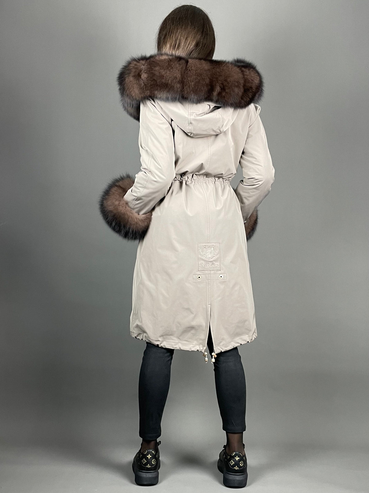Parka LUX cappuccino com pelo castanho, 103 cm