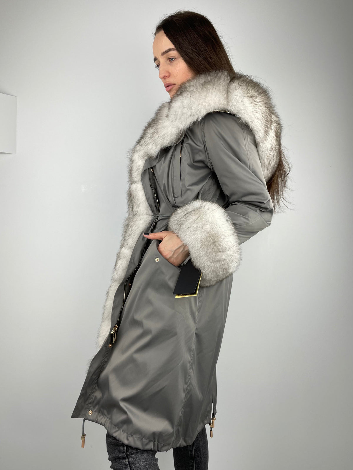 Parka LUX cinzento-escura com pelo branco, 103 cm