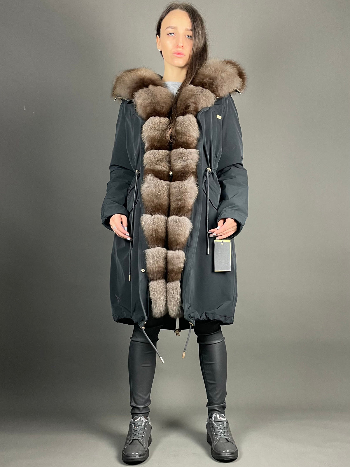 Parka LUX grafīta krāsas ar gaiši brūnu kažokādu, 103 cm