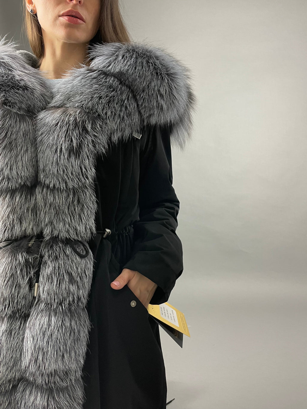 Parka LUX noire à fourrure de renard argenté, 95 cm