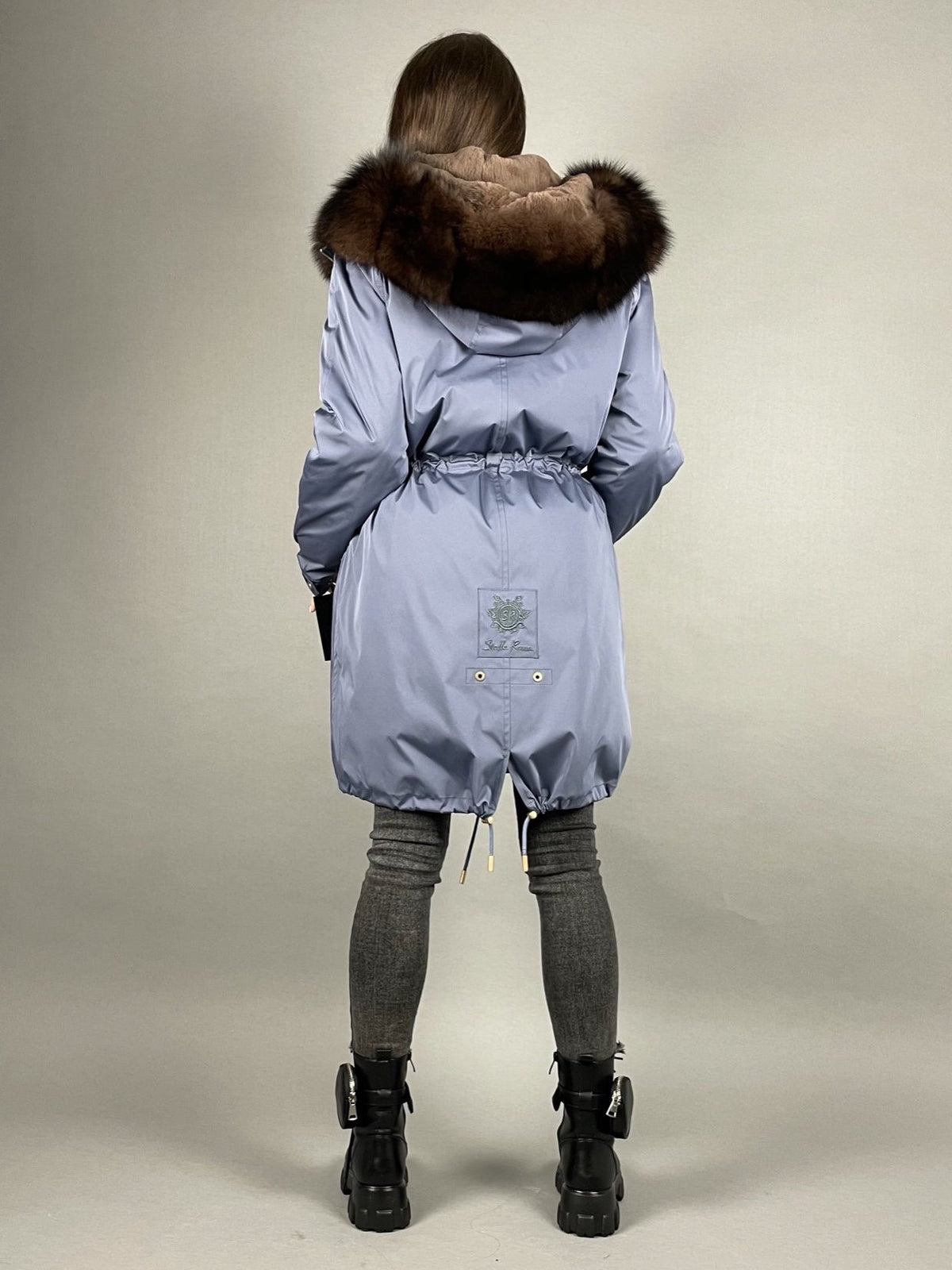 Parka LUX bleue à fourrure marron, 95 cm