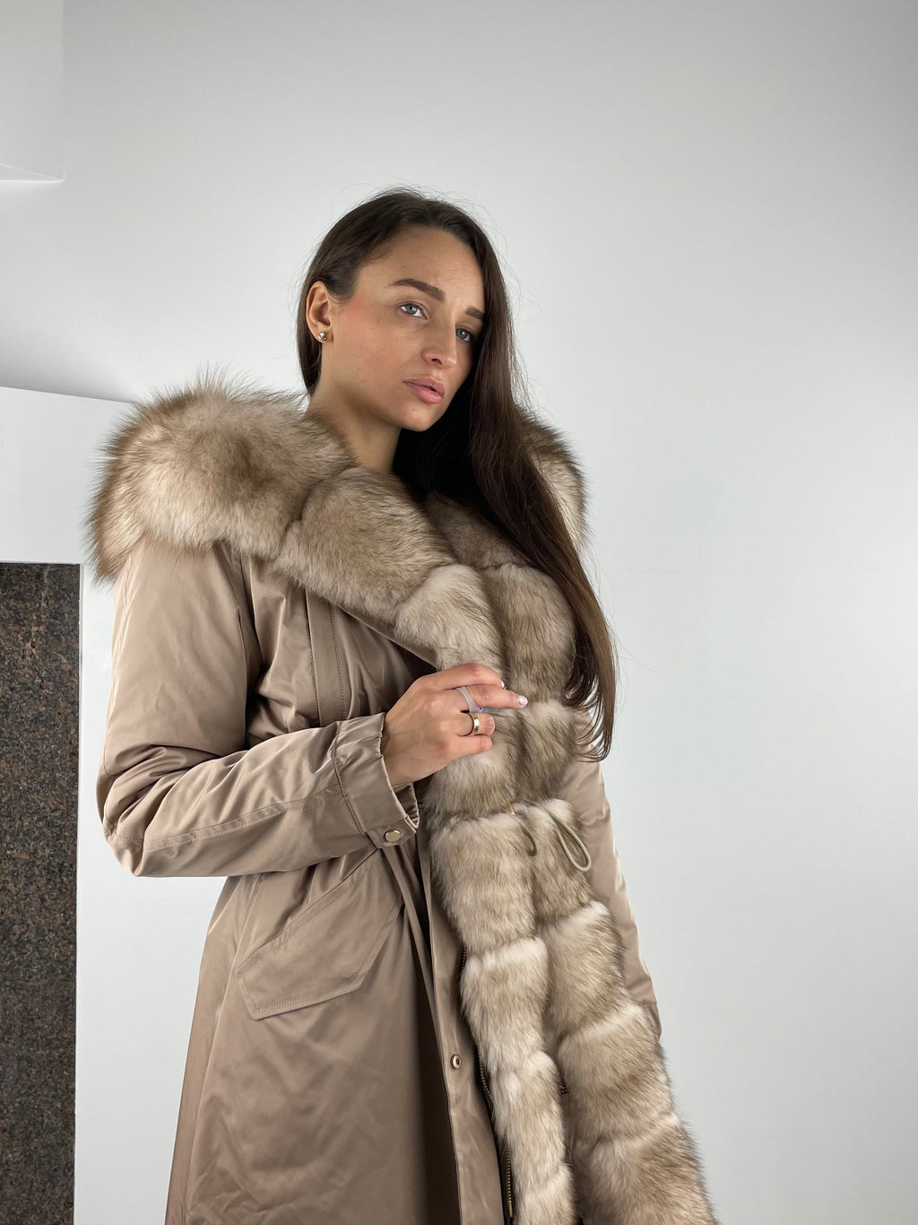 Parka LUX camel com pelo branco e amarelo, 103 cm