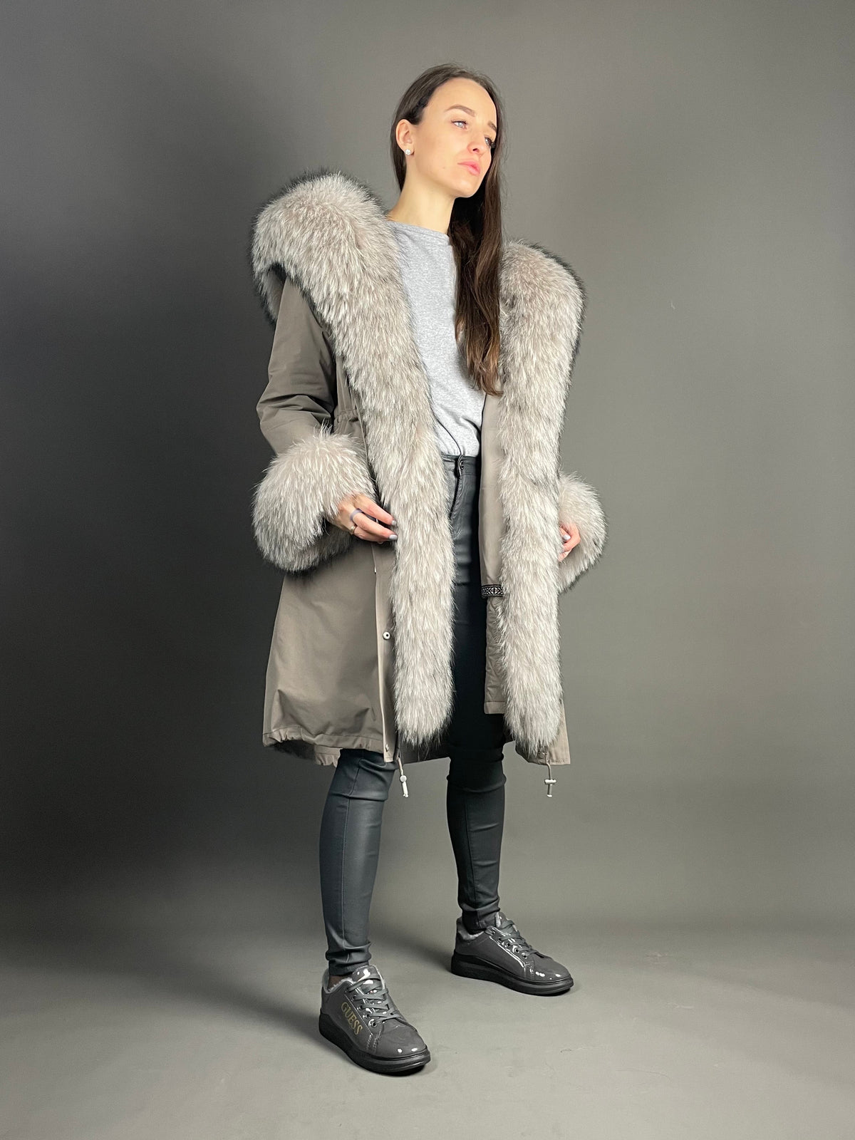 Parka LUX cappuccino com pelo de guaxinim, 103 cm