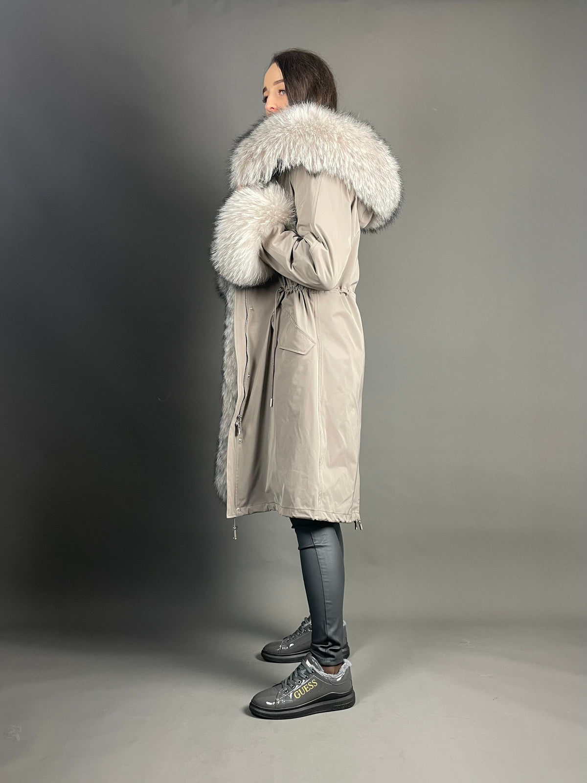 Parka LUX cappuccino com pelo de guaxinim, 103 cm