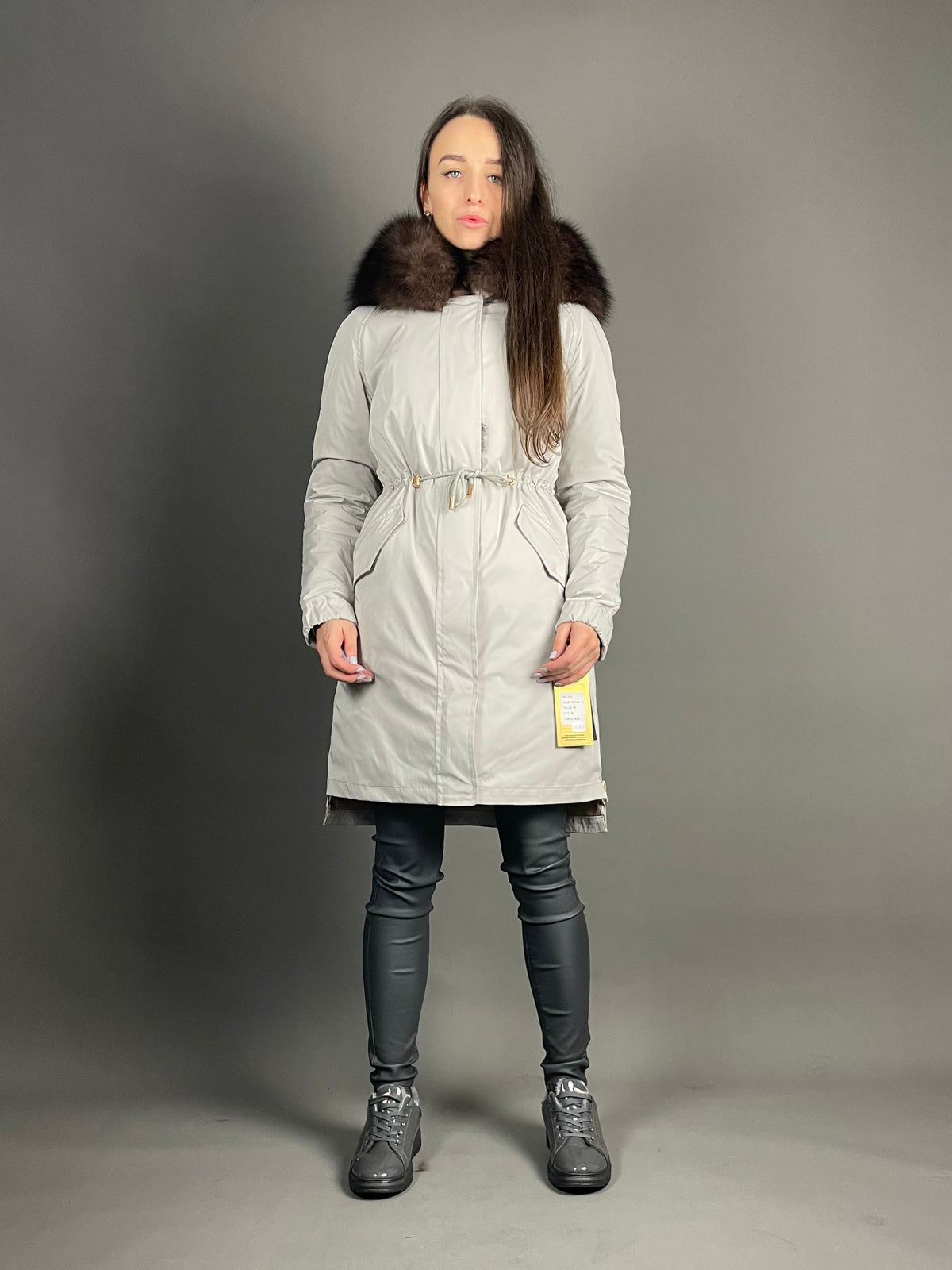 Parka LUX grise à fourrure marron, 95 cm
