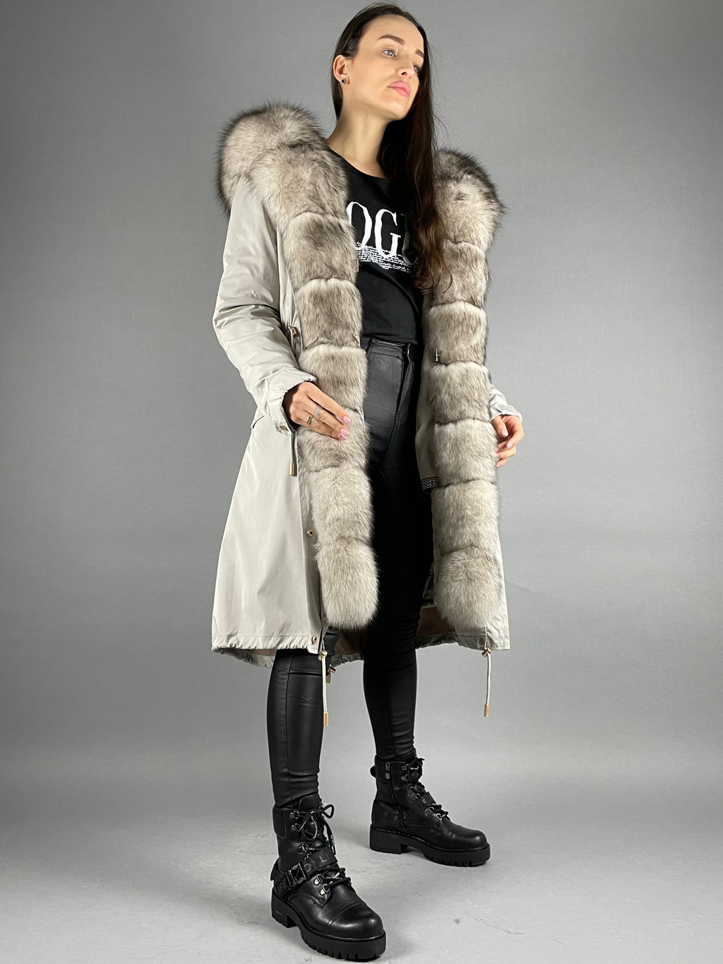 Parka LUX pelēka ar melnbaltu kažokādu, 103 cm