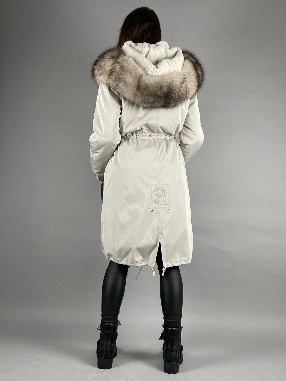 Parka LUX pelēka ar melnbaltu kažokādu, 103 cm