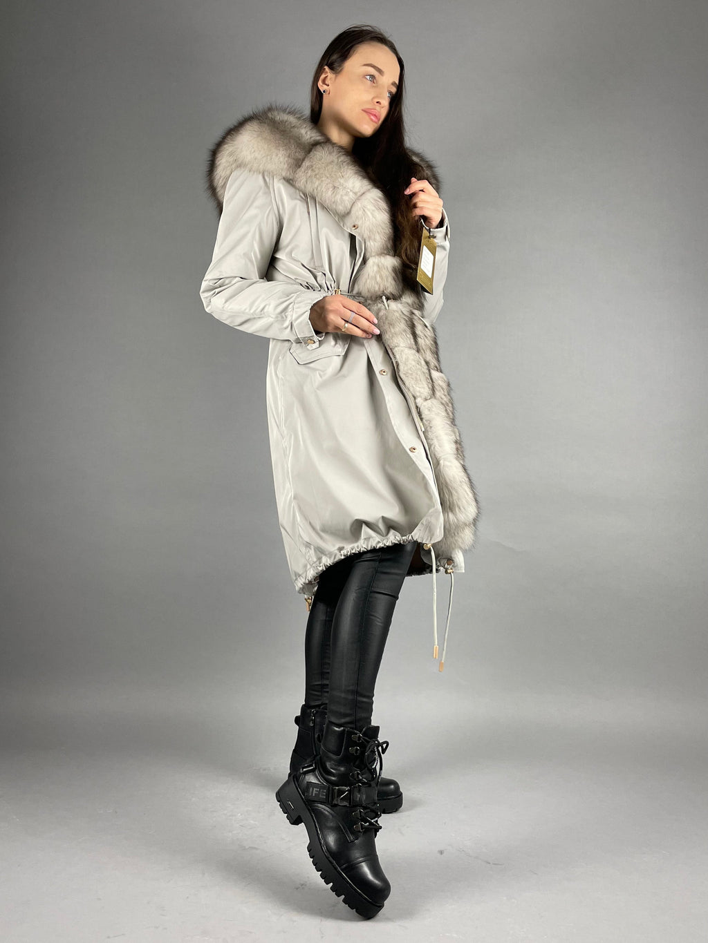 Parka LUX pelēka ar melnbaltu kažokādu, 103 cm