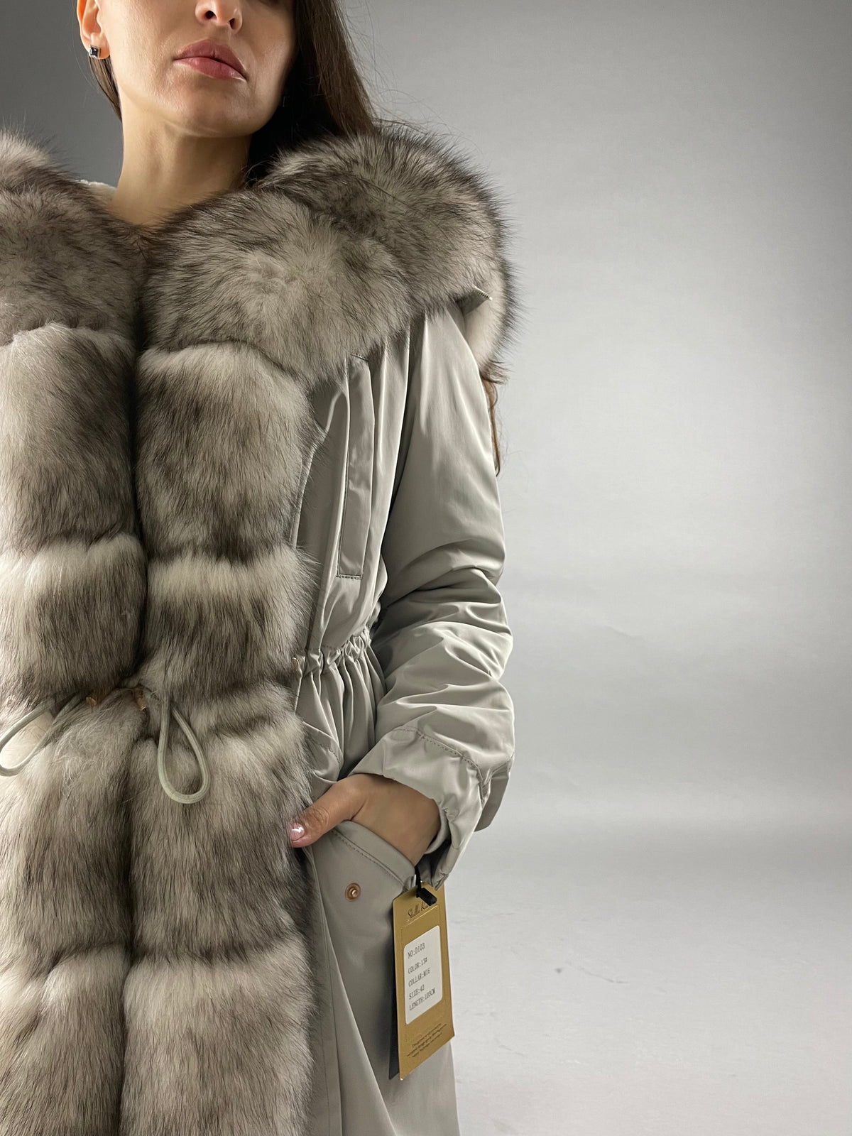 Parka LUX pelēka ar melnbaltu kažokādu, 103 cm