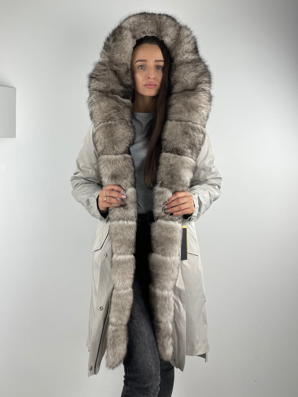 Parka LUX in Hellgrau mit schwarz-weißem Fell, 95 cm