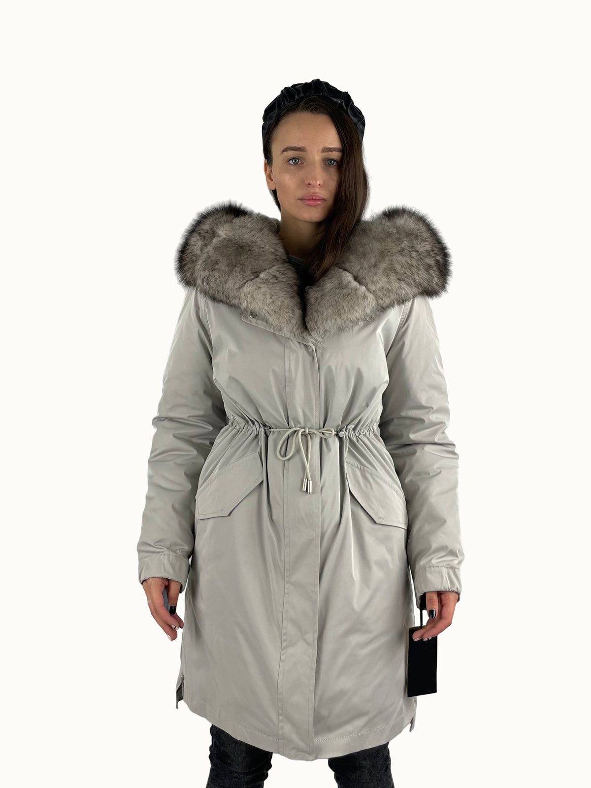 Parka LUX in Hellgrau mit schwarz-weißem Fell, 95 cm