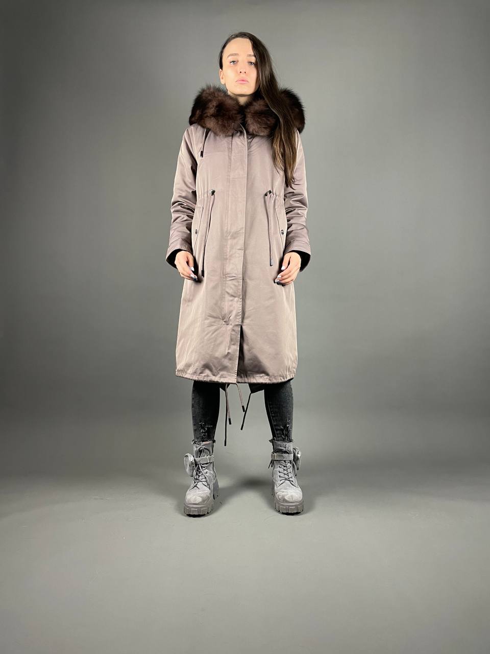 Parka Baltic Classic Cappucino ar brūnu artic kažokādu un oderi Rex truša kažokāda sievietēm 110 cm 01681