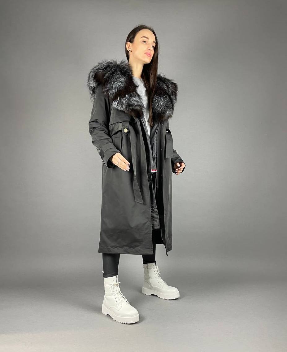 PARKA-TRENCH Baltijas grafīta ar sudraba lapsas kažokādu un oderi Reksa truša kažokāda sievietēm 110 cm