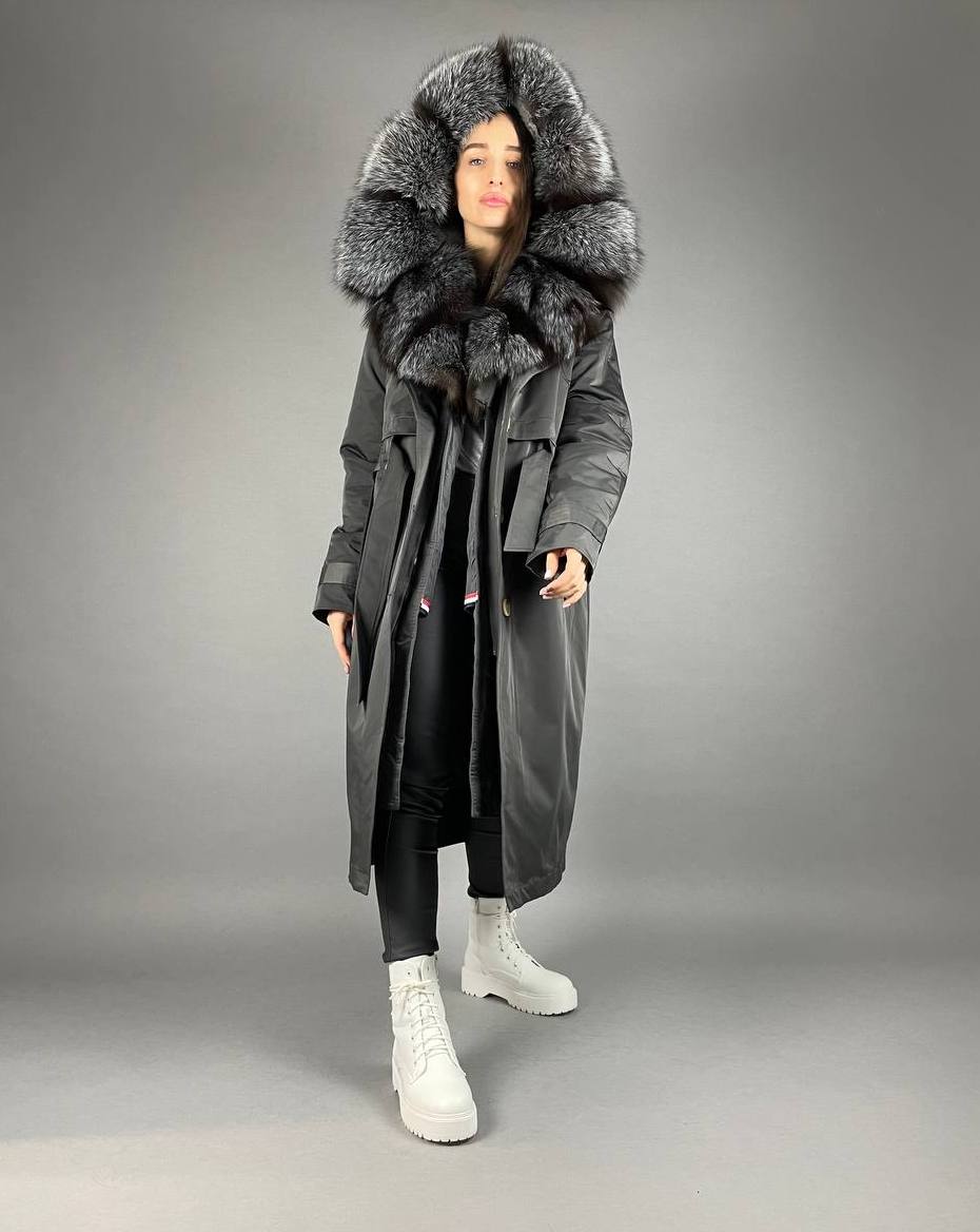 PARKA-TRENCH Baltijas grafīta ar sudraba lapsas kažokādu un oderi Reksa truša kažokāda sievietēm 110 cm