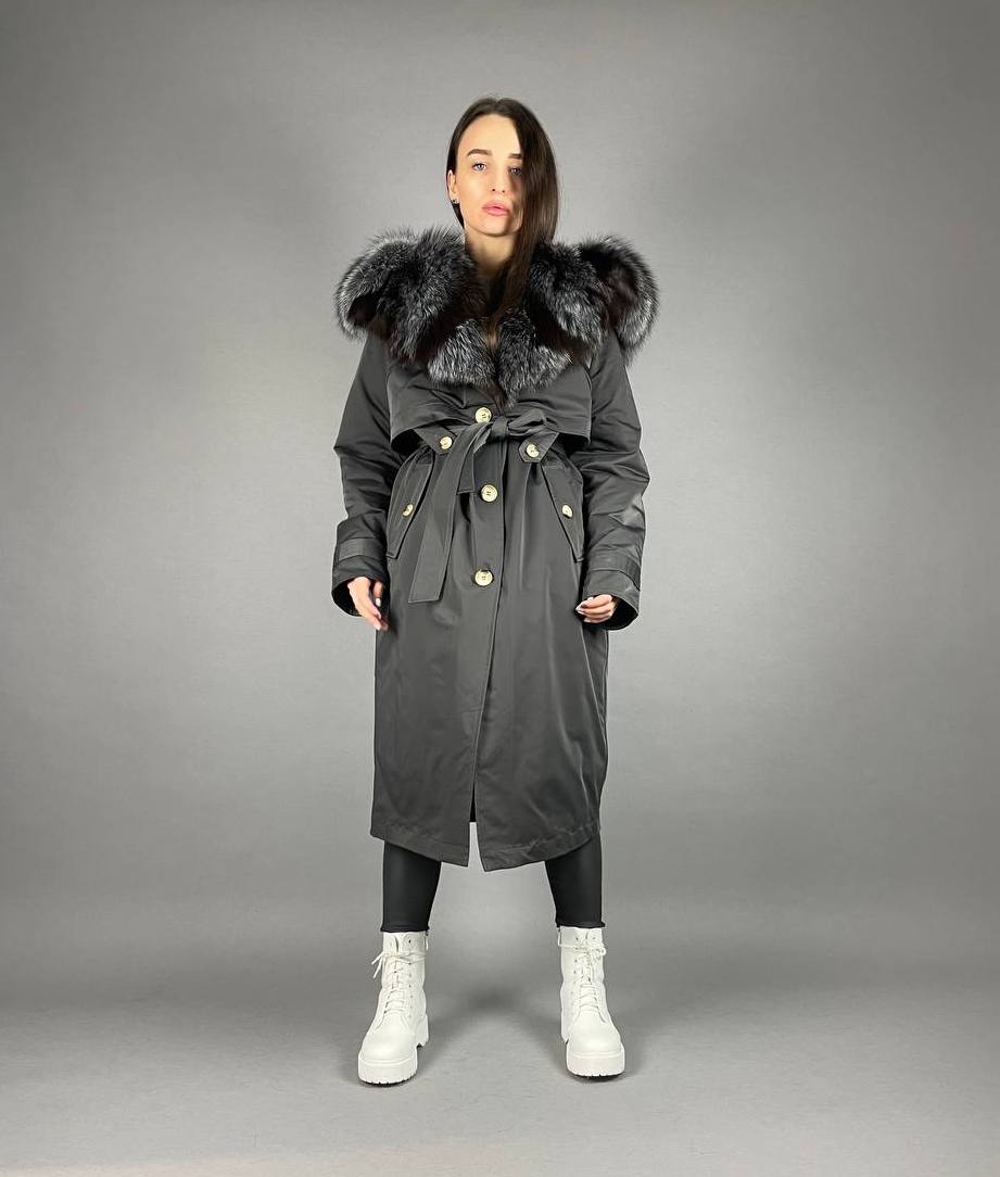 PARKA-TRENCH Baltijas grafīta ar sudraba lapsas kažokādu un oderi Reksa truša kažokāda sievietēm 110 cm