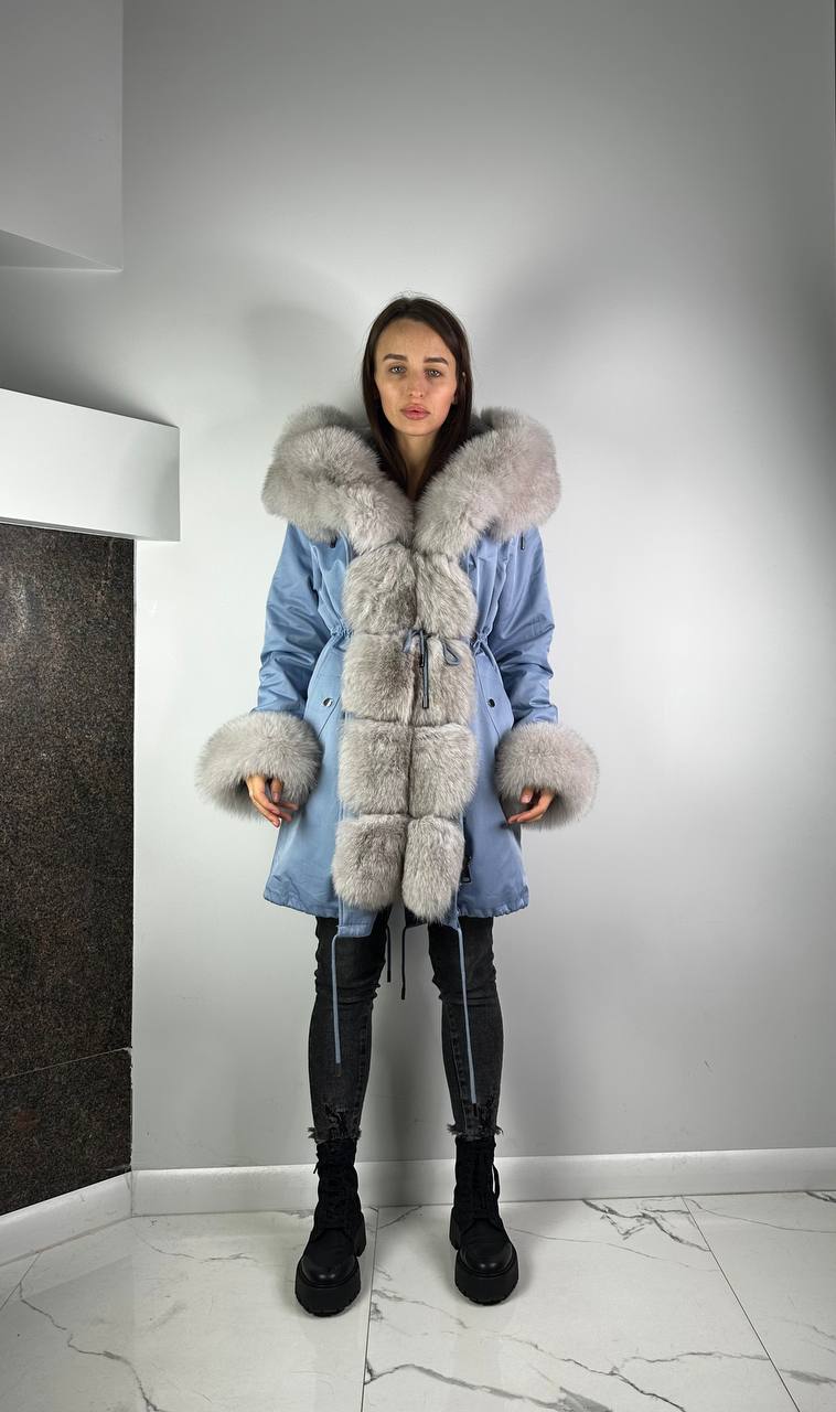 Parka Baltic Classic Gaiši zils ar Grey Artic kažokādu un oderi Rex truša kažokāda sievietēm 95 cm