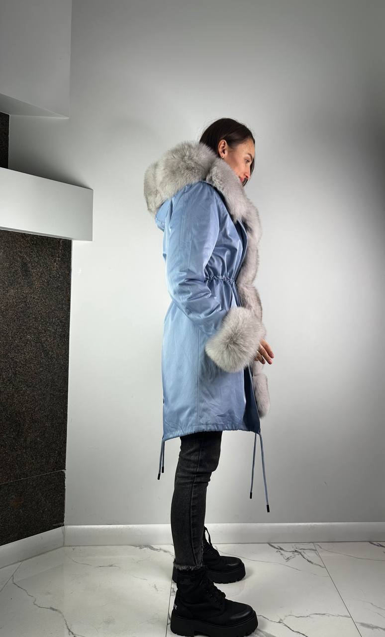 Parka Baltic Classic Gaiši zils ar Grey Artic kažokādu un oderi Rex truša kažokāda sievietēm 95 cm