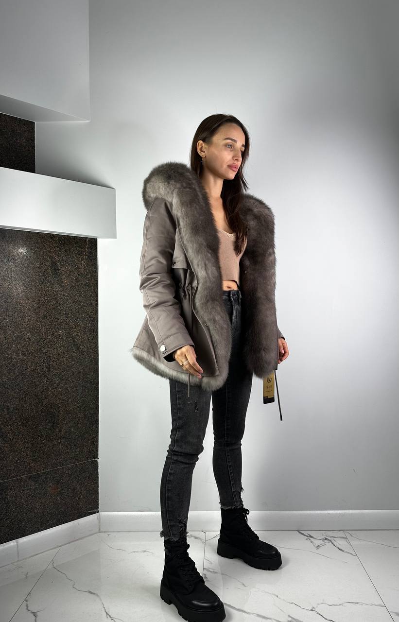 Parka Baltic XM kapučīno ar pelēku artic kažokādu un oderi Rex truša kažokādu sievietēm 70 cm