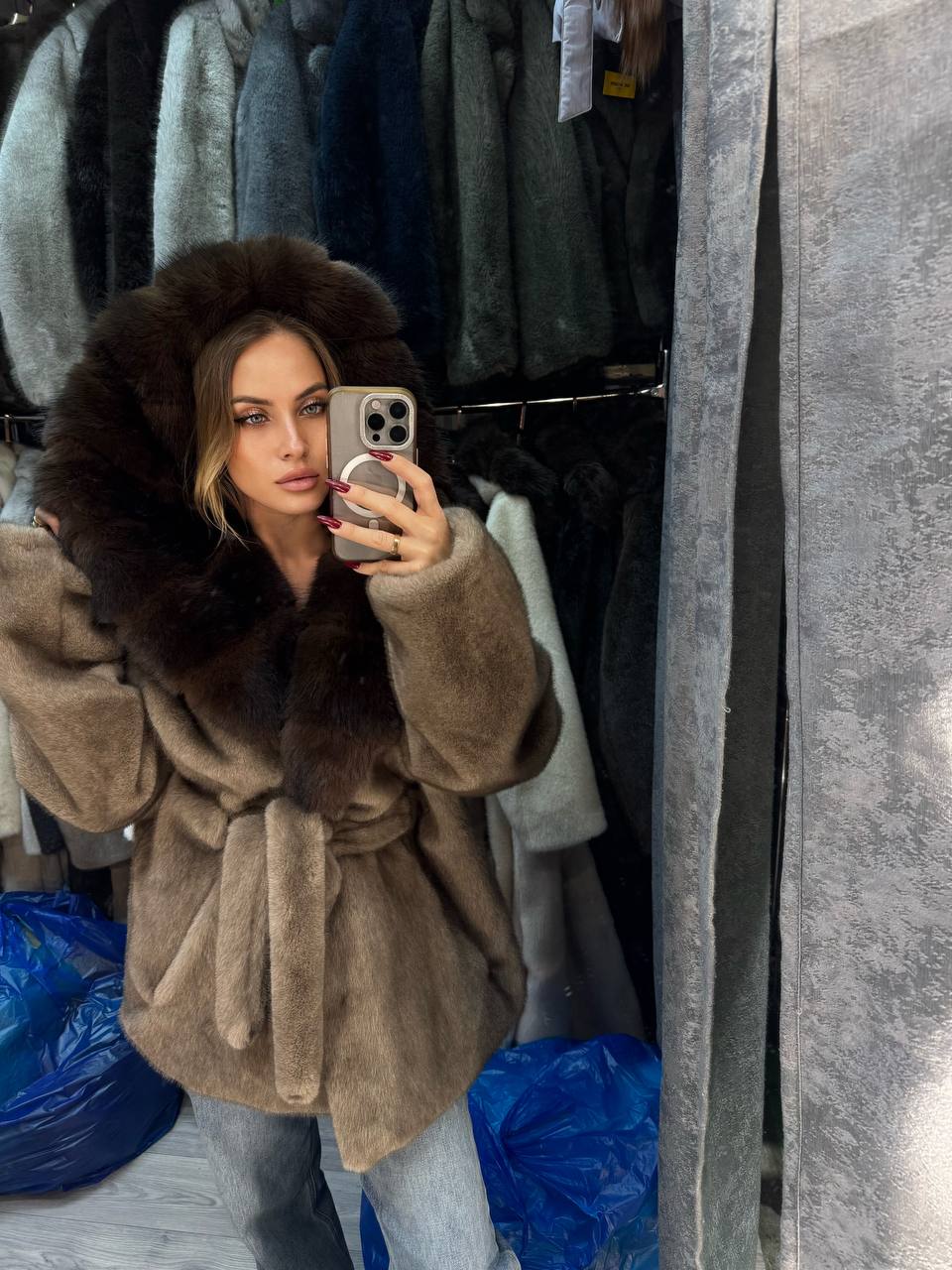 Eko kažokādas luksusa mēteļi ar dabīgu lapsas kažokādu