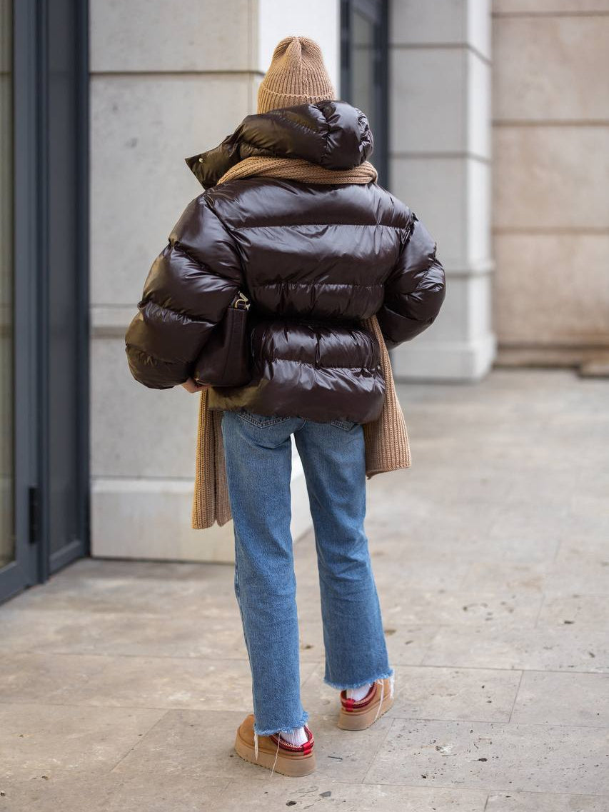 Piumino oversize in raso marrone scuro