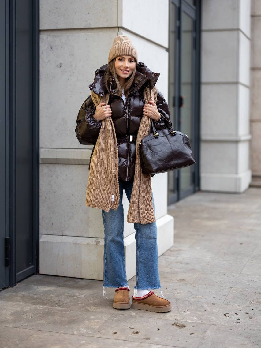 Piumino oversize in raso marrone scuro