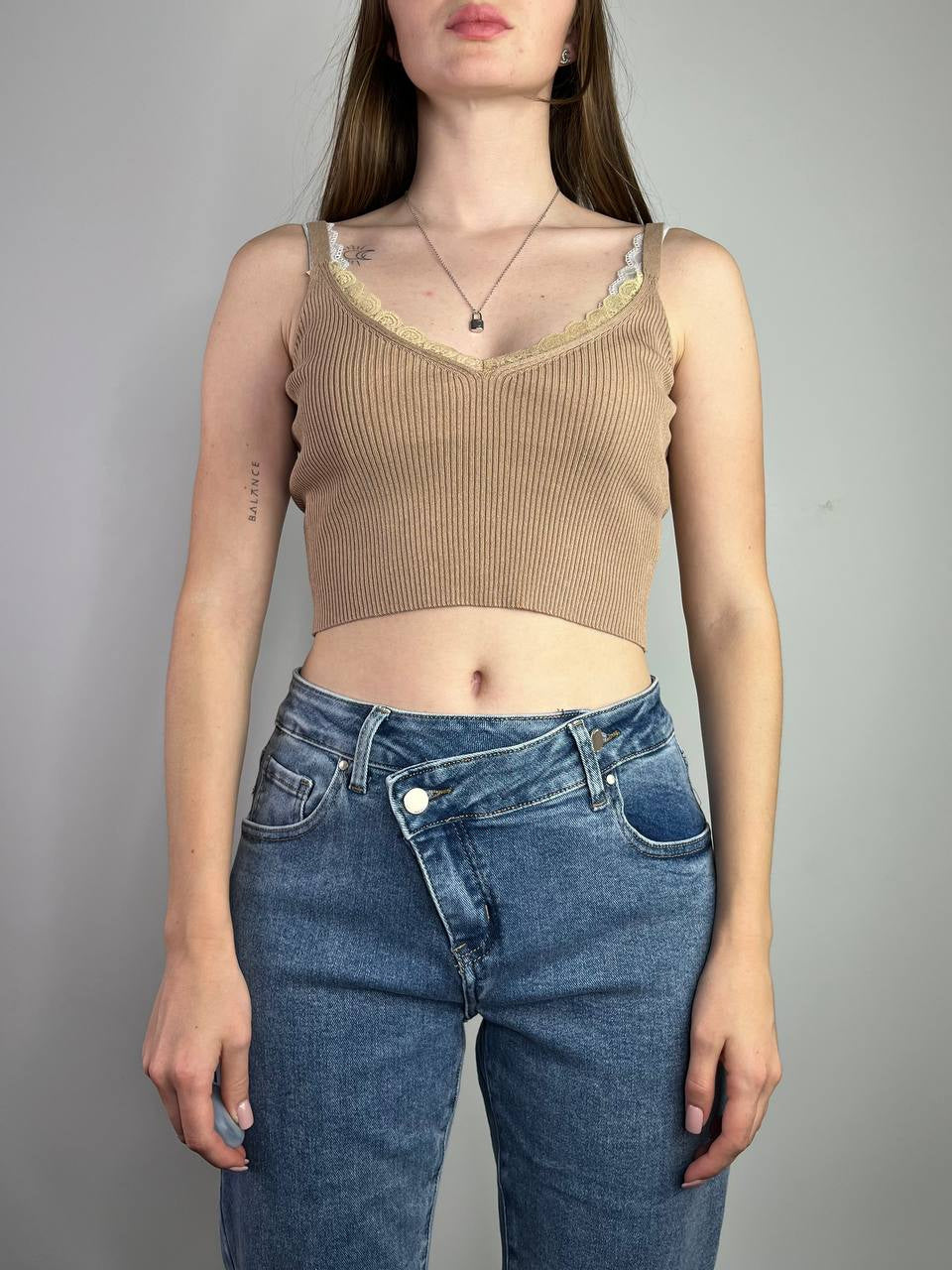 Top de encaje beige