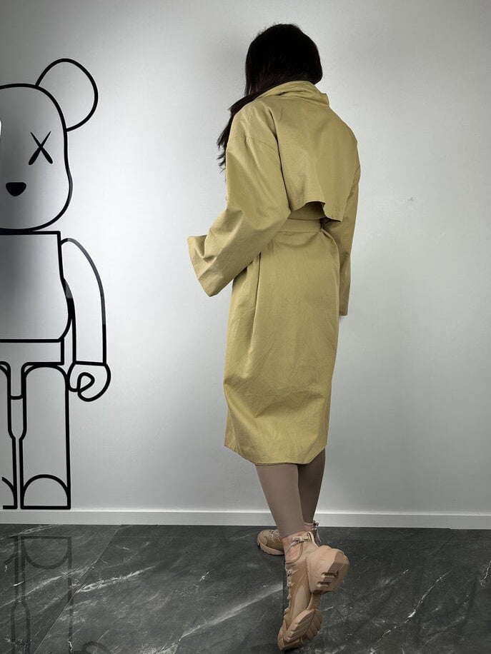 Trench oversize beige con cintura