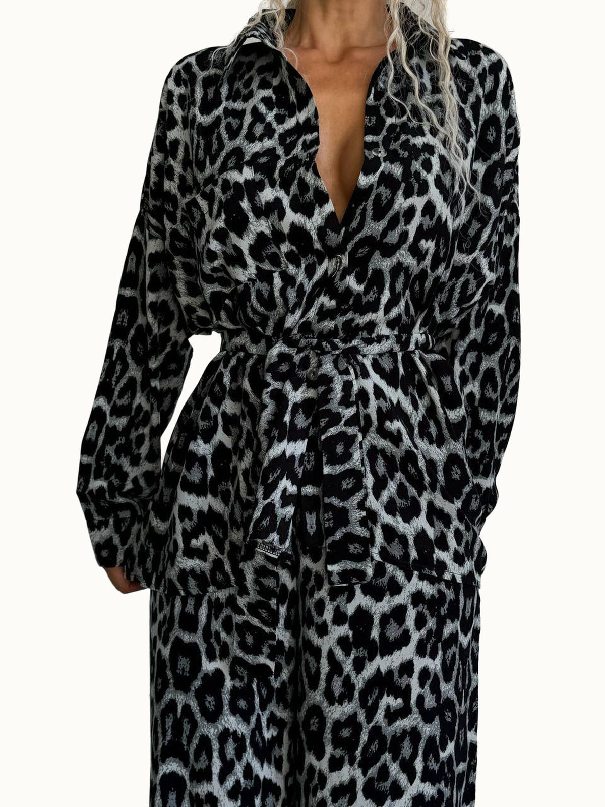 Completo leopardato nero: camicia e pantaloni