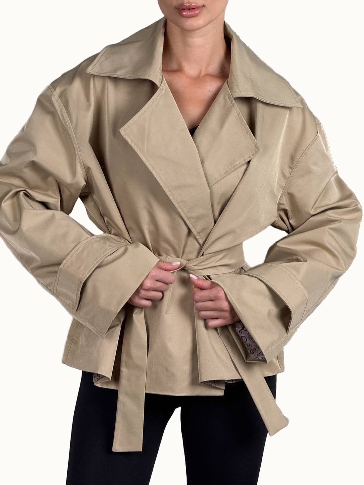 Trench corto con cintura