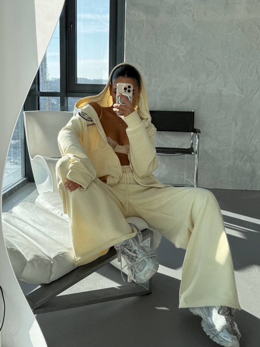 Set Premium in Gelb: Hoodie und Hose